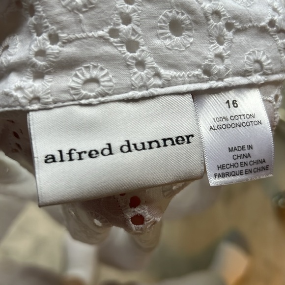 Cotton Eyelet 3/4 sleeve Jacket - Picture 8 of 12